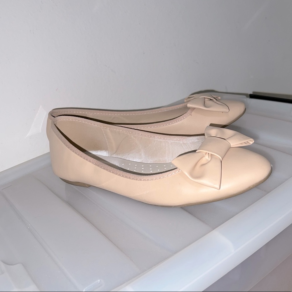 Cream Flats with Bow